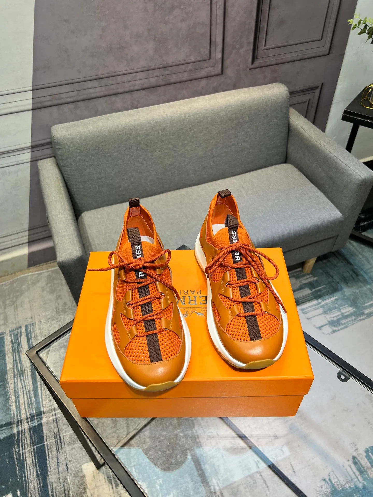 💰¥720 HERMES Men’s rest sneakers! -High-end quality original casual sports shoes -Upper: high nappa calfskin, forging technology, knitted fabric, shoe brand webbing, injection molded brand logo -Inner: foot pad; water-dyed cowhide -Outsole: ultra-light TPU·rubber; two-color molded outsole -Ultra-high quality control·fine workmanship: highlighted (high-end·luxury·grade) Size: 38-44 (45 46 customized)
